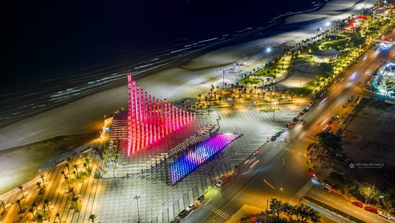 The spacious Tam Thang Square overlooking Bai Sau, suitable for group and travel photography. Tam Thang Square Vung Tau