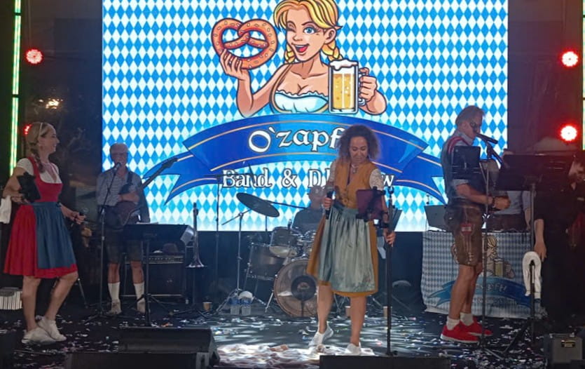 Biểu diễn âm nhạc tại lễ hội Oktoberfest Hồ Tràm