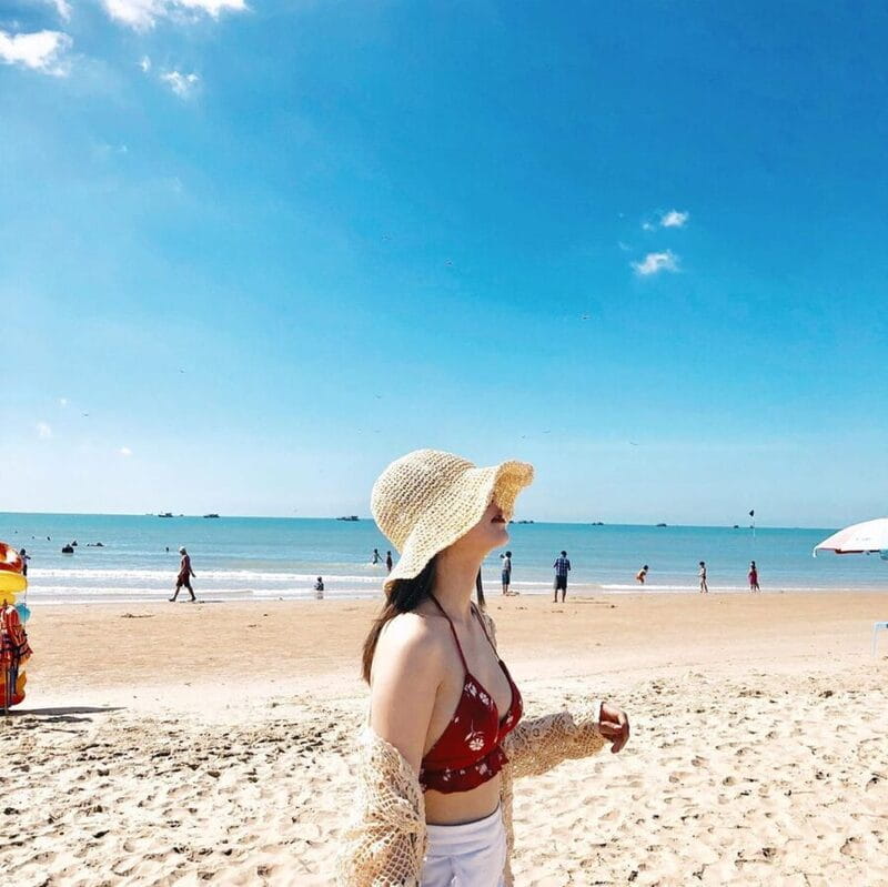 Bai Sau with a wide beach and open space, suitable for taking seaside photos in the early morning or at sunset. Bai Sau Vung Tau