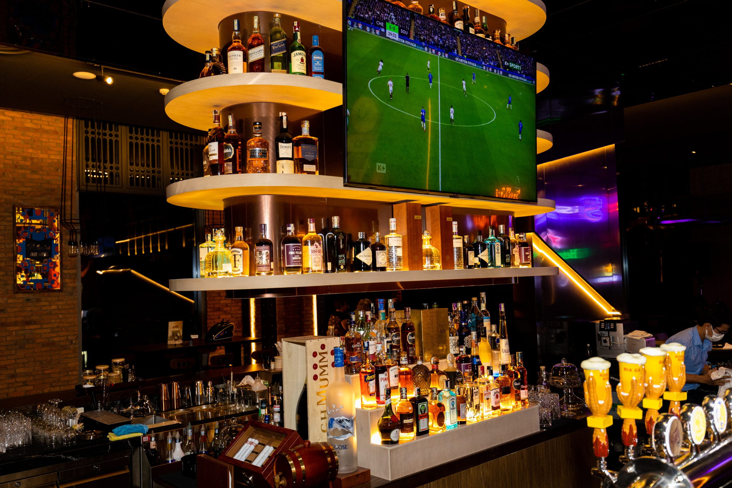 Chill at the Bar ho chi minh hotel 5 star