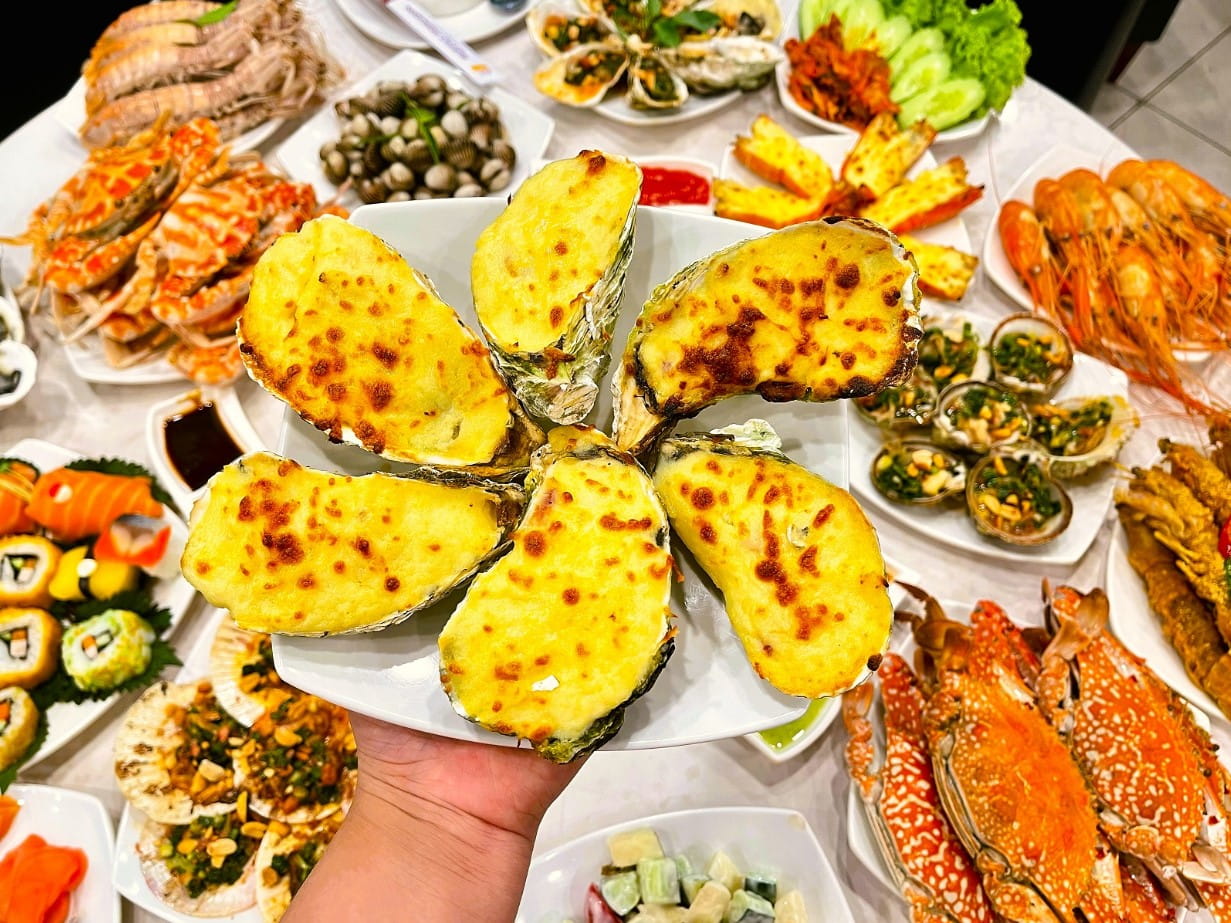 Fresh oysters at Long Son Floating Village ho tram vung tau